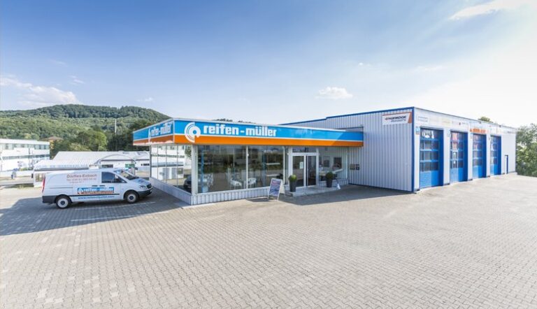 Reifen Müller Filiale Dörfles-Esbach, Außenansicht