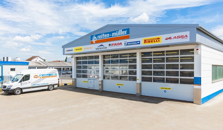 Reifen Müller Filiale Karlstadt, Außenansicht